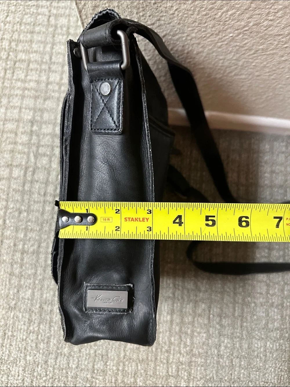 Kenneth Cole Men Women Black Leather Crossbody Bag